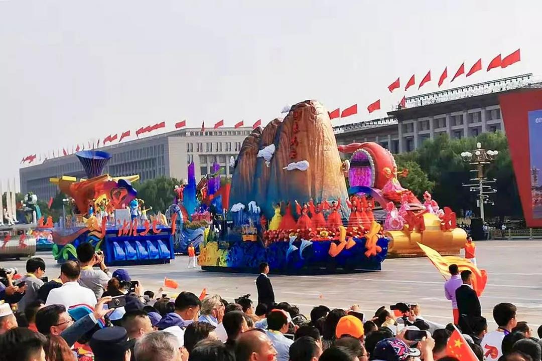 Bienvenue à la maison —— L'histoire derrière 《Guo Tai Min》 de la voiture colo...